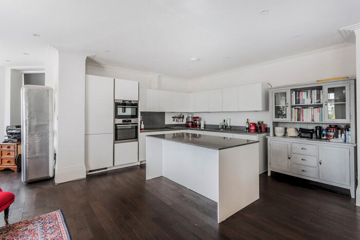 2 Bedroom Apartment To Rent In Ref: Sm - Horsehill, Norwood Hill, RH6