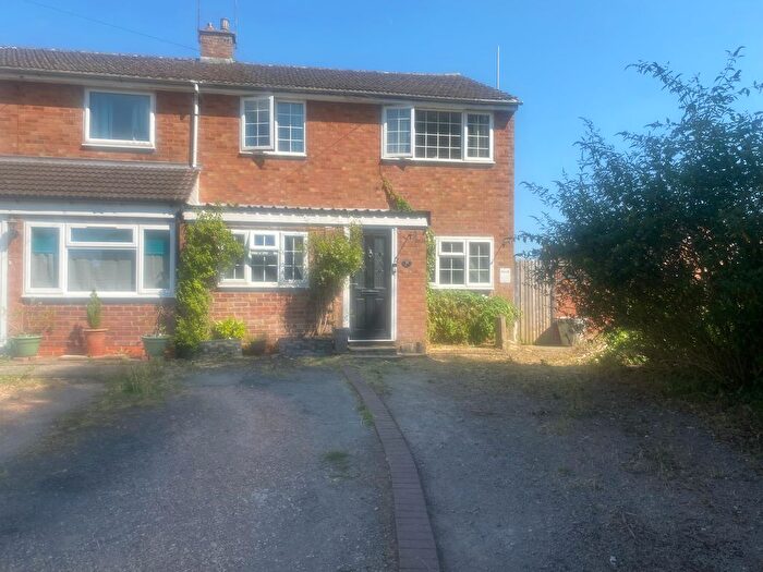 3 Bedroom Semi-Detached House For Sale In Neales Close, Harbury, CV33