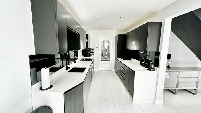 4 Bedroom Detached House For Sale In Newhouse Road, Hopwood, Heywood, OL10