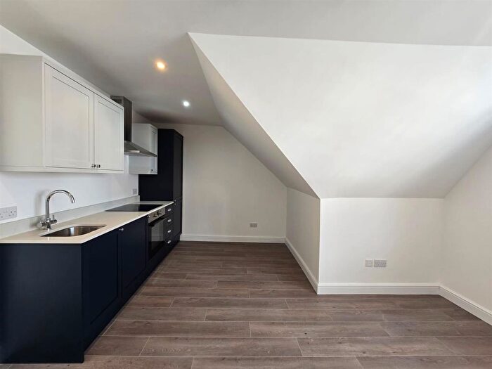 1 Bedroom Flat To Rent In West Street, Reigate, RH2