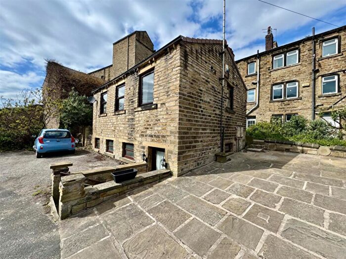 2 Bedroom Detached House For Sale In "Half Under" Tolsons Yard, Moldgreen, Huddersfield, HD5