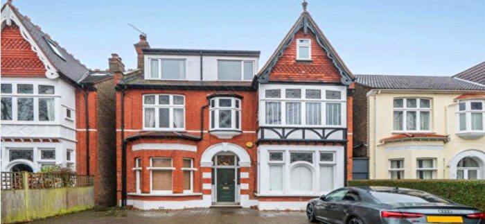 2 Bedroom Flat For Sale In The Avenue, London, W13