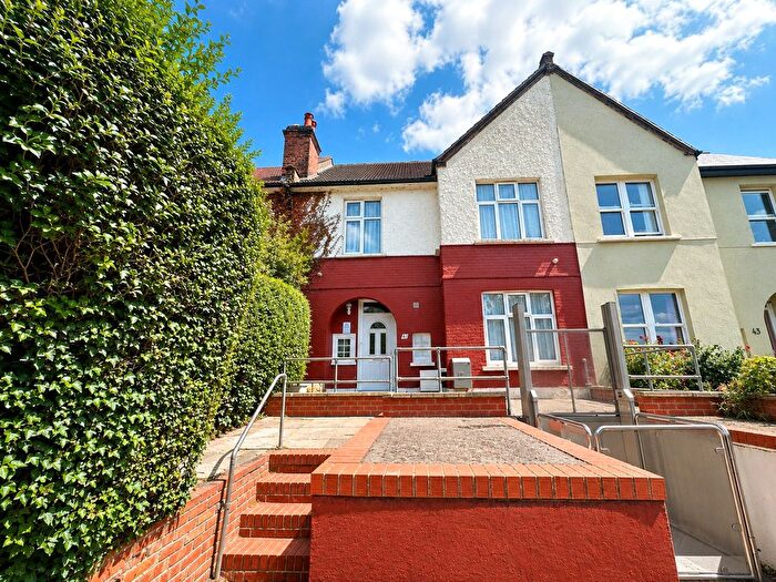 3 Bedroom Terraced House For Sale In Abbotshall Road, London, SE6