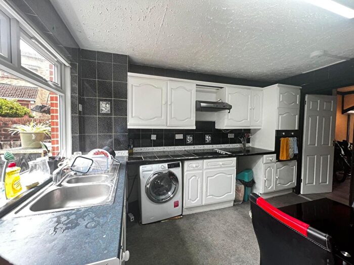 4 Bedroom End Of Terrace House To Rent In Clifton Way, London, SE15