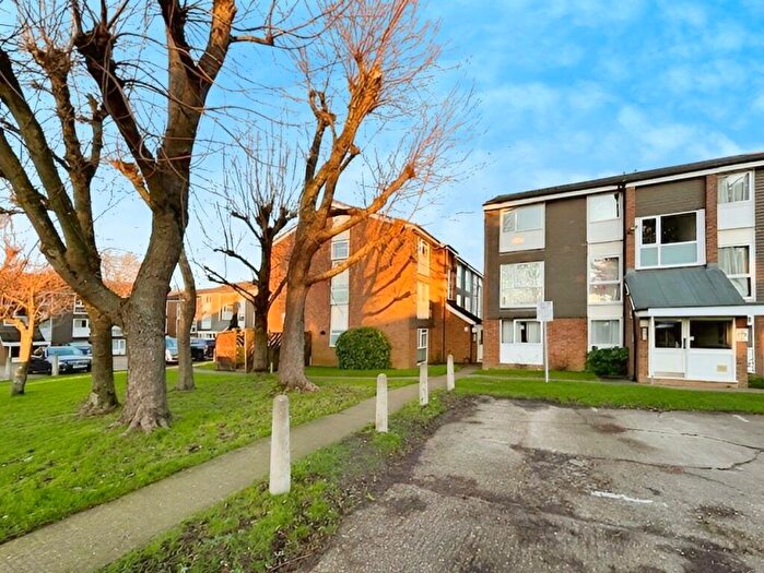 1 Bedroom Flat For Sale In Cuffley Court, Hemel Hempstead, HP2