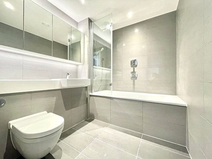 2 Bedroom Flat To Rent In Manchester New Square, Whitworth Street, Manchester, M1