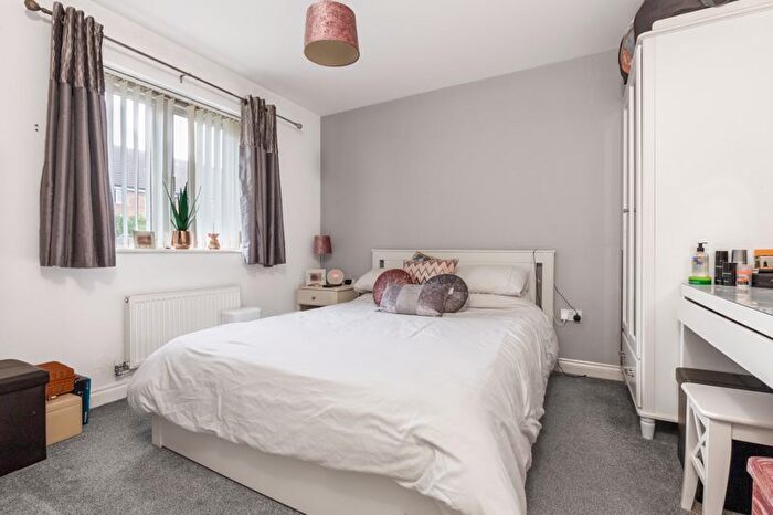 2 Bedroom Flat For Sale In Dale Square, Havant, PO9