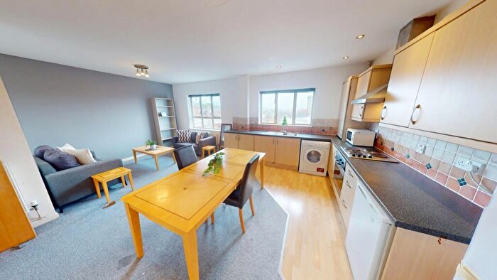 2 Bedroom Flat To Rent In Flat Royal Victoria Court, NG7