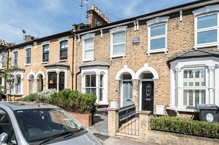 3 Bedroom Flat To Rent In Pembroke Road, London, E17
