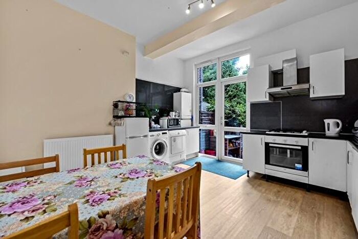3 Bedroom Flat To Rent In St. Pauls Road, Tottenham, N17