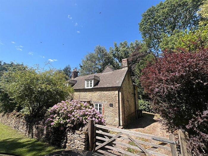 3 Bedroom Detached House To Rent In Plough Lane, Kington Langley, Chippenham, SN15