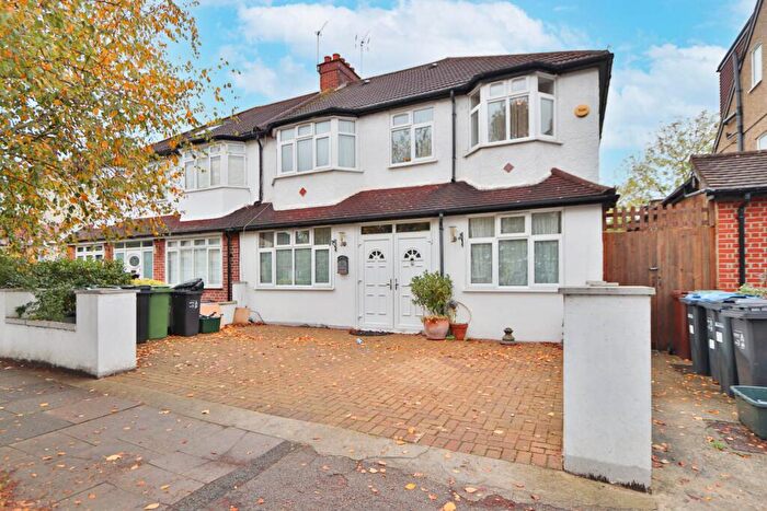 4 Bedroom Semi Detached House For Sale In West Barnes Lane, New Malden, KT3