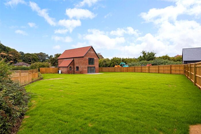 3 Bedroom Detached House For Sale In Bow Street, Bramley, RG26