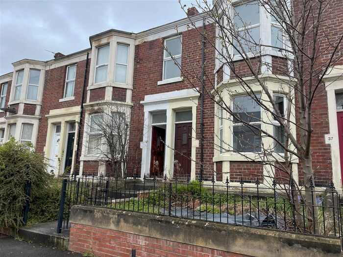 3 Bedroom Flat To Rent In Saltwell Place, Gateshead, NE8