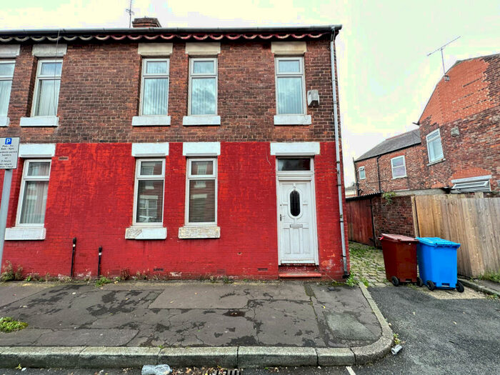3 Bedroom Terraced House To Rent In West Grove, Manchester, M13