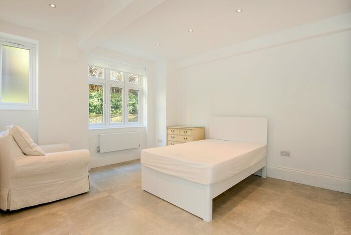 Studio To Rent In Hall Road, London, NW8