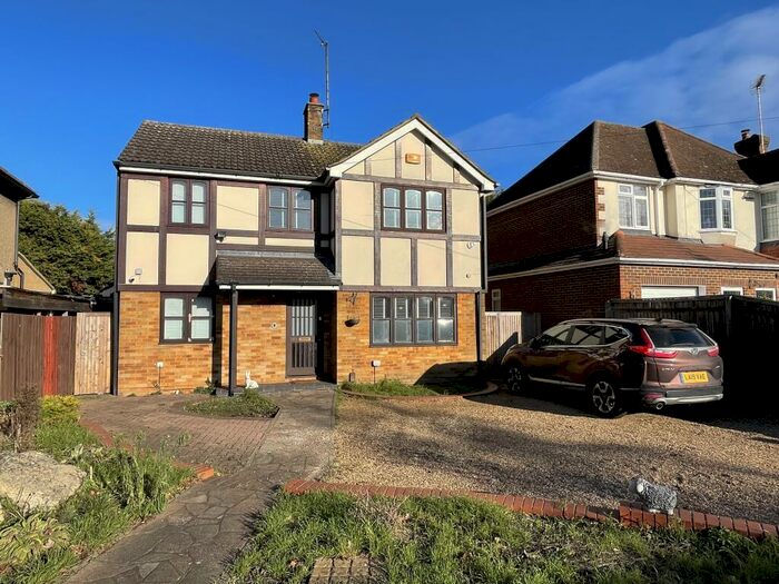 4 Bedroom House To Rent In Tring Road, Aylesbury, HP20