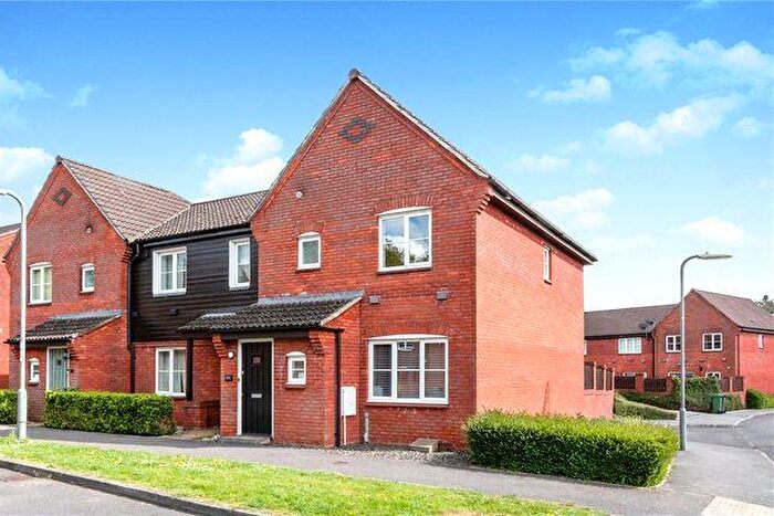3 Bedroom Semi Detached House To Rent In Breadels Field, Beggarwood, Basingstoke, RG22