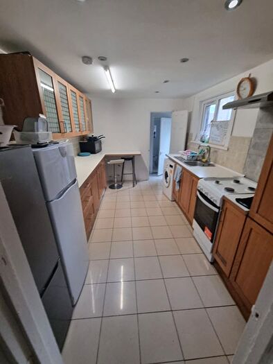 5 Bedroom Terraced House To Rent In Shepherd's Bush, London, W12