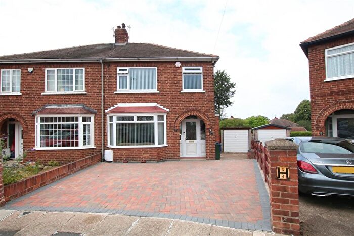 3 Bedroom Semi Detached House For Sale In Hill Top Crescent, Doncaster, DN2
