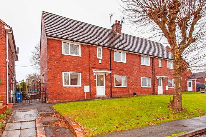 3 Bedroom Semi-Detached House For Sale In Hunloke Avenue, Chesterfield, S40