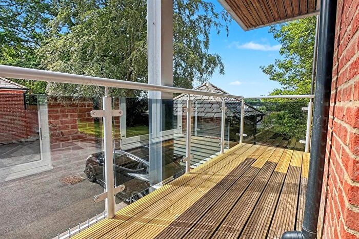 2 Bedroom Flat For Sale In Chandlers Ford, SO53