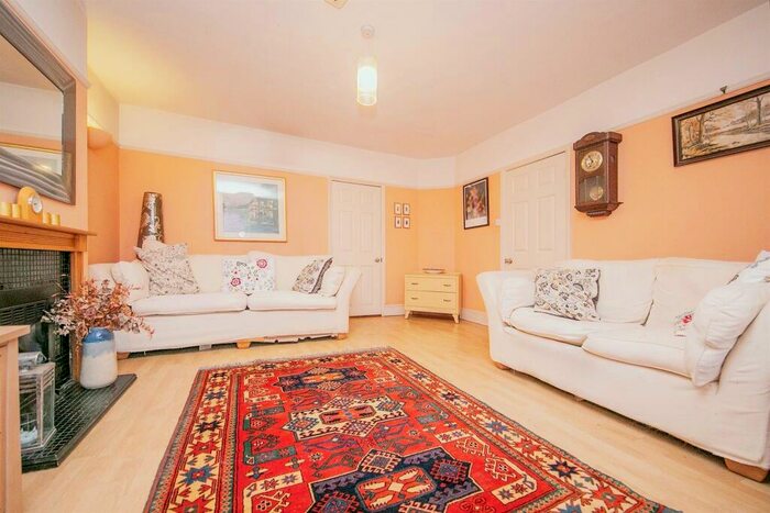 3 Bedroom Detached House For Sale In Tuddenham Avenue, Ipswich, IP4