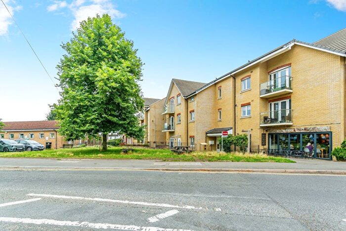 2 Bedroom Flat To Rent In Chaldon Road, Caterham, CR3