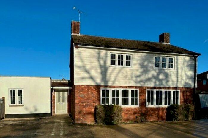 4 Bedroom Property To Rent In Queens Road, Hawkhurst, TN18