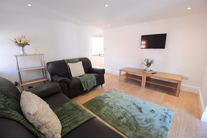 3 Bedroom Flat To Rent In Student Flat - High Street - /, LN5