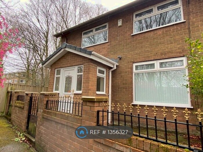 3 Bedroom Semi-Detached House To Rent In St. Charles Close, Hadfield, Glossop, SK13