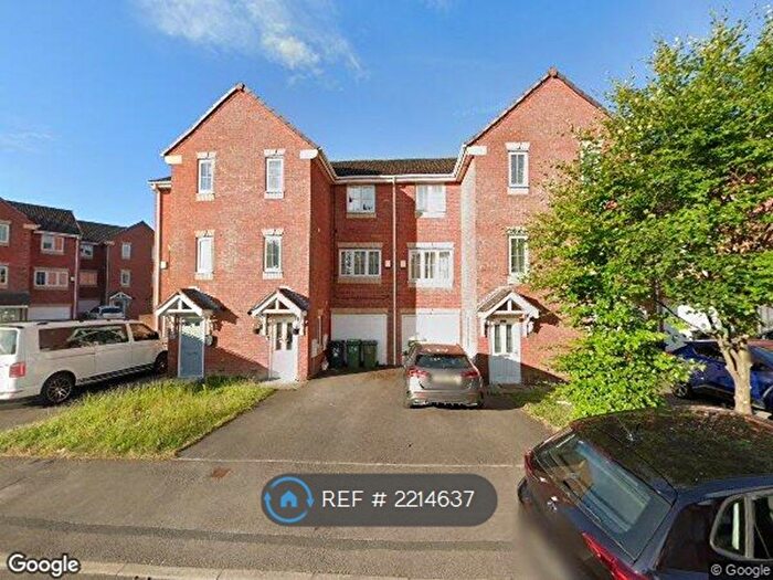 3 Bedroom Terraced House To Rent In Spring Place Gardens, Mirfield, WF14