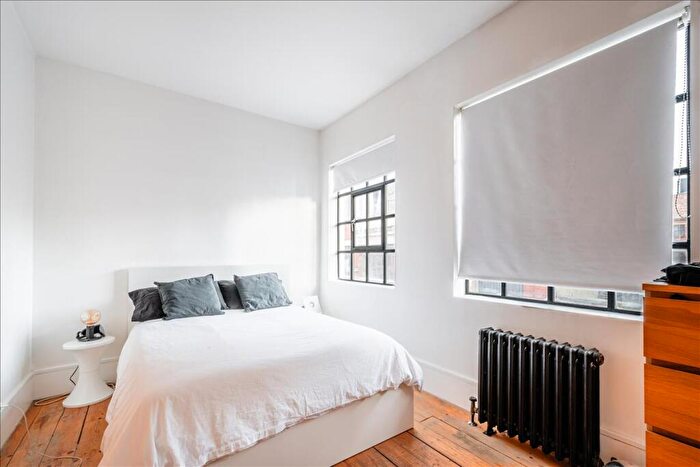 2 Bedroom Apartment For Sale In Hoxton Square, London, N1