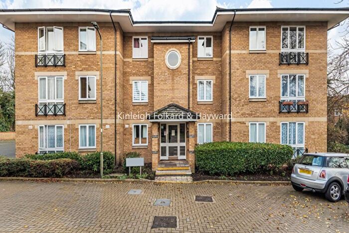 2 Bedroom Flat To Rent In Winterburn Close, London, N11