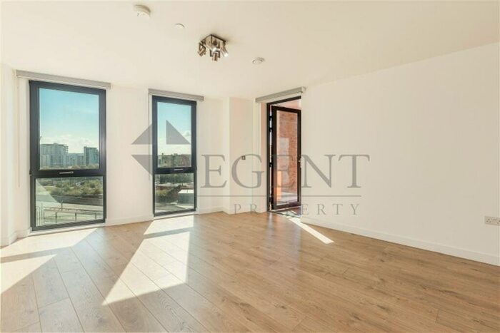 3 Bedroom Apartment For Sale In Manhattan Plaza, Poplar, E14