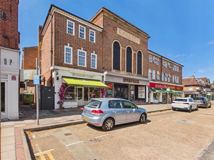 3 Bedroom Apartment For Sale In High Street, Esher, KT10