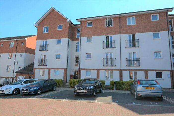 2 Bedroom Flat To Rent In Crosby Gardens, Uxbridge, UB8