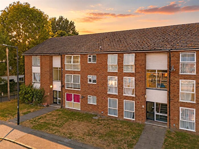 2 Bedroom Flat For Sale In South Ordnance Road, Enfield, EN3