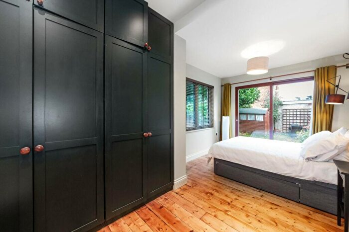 1 Bedroom Flat For Sale In Ewhurst Road, Brockey, SE4