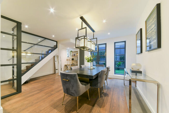 4 Bedroom House To Rent In Gunter Grove, SW10