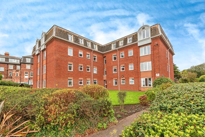 2 Bedroom Flat For Sale In North Road, Minehead, TA24