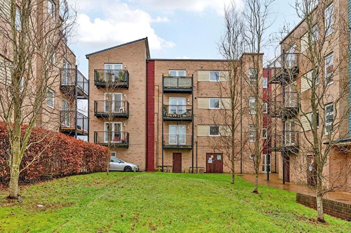 2 Bedroom Flat For Sale In Hut Farm Place, Chandler's Ford, SO53