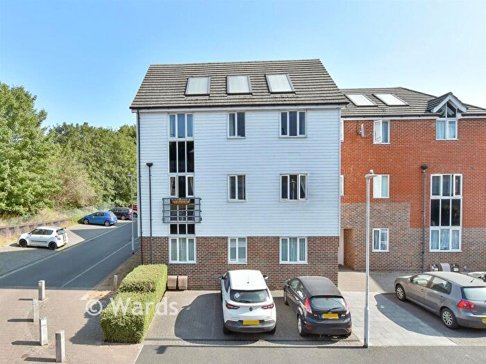 2 Bedroom Flat For Sale In Edward Vinson Drive, Faversham, Kent, ME13