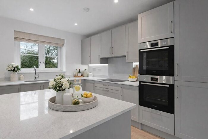 4 Bedroom Detached House For Sale In Hoe Lane, North Baddesley, Southampton, SO52