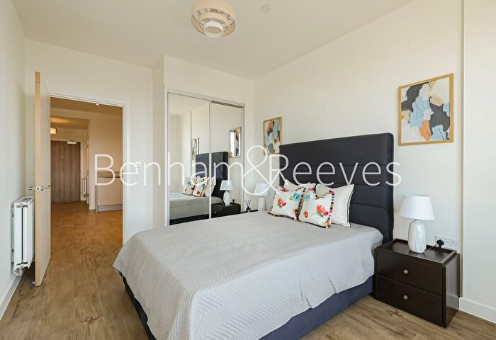 2 Bedroom Flat To Rent In Ilderton Road, London, SE15