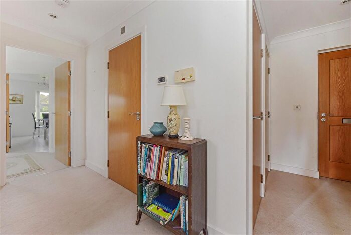 2 Bedroom Flat For Sale In Tudor Court, Liphook, GU30