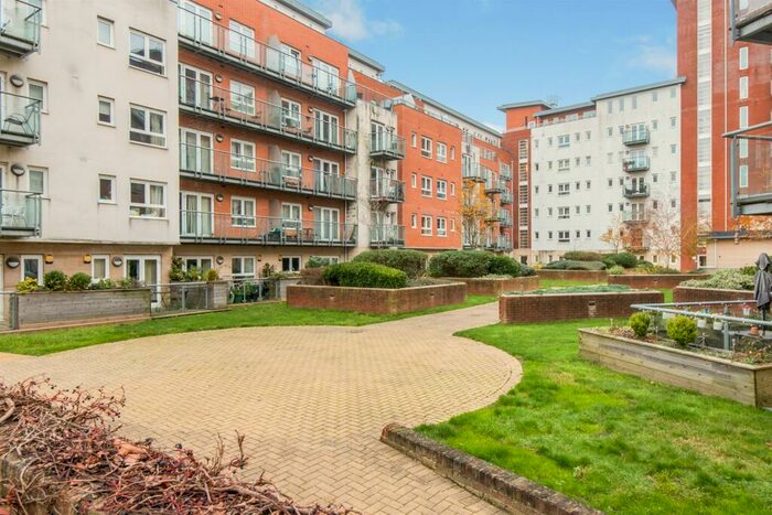 2 Bedroom Apartment To Rent In Lower Canal Walk, Southampton, SO14