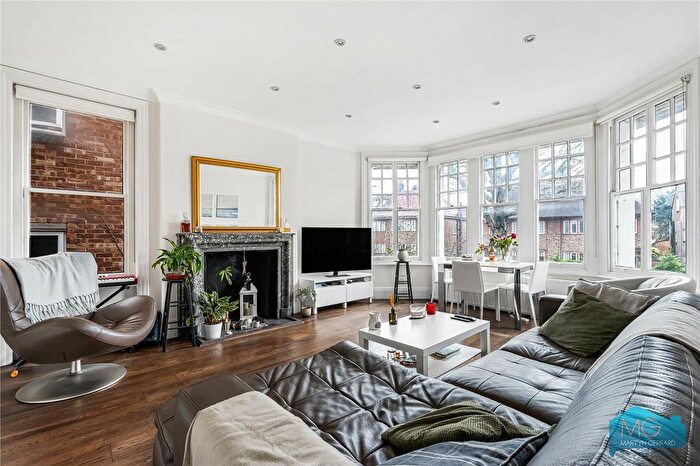 2 Bedroom Flat For Sale In Nether Street, London, N3