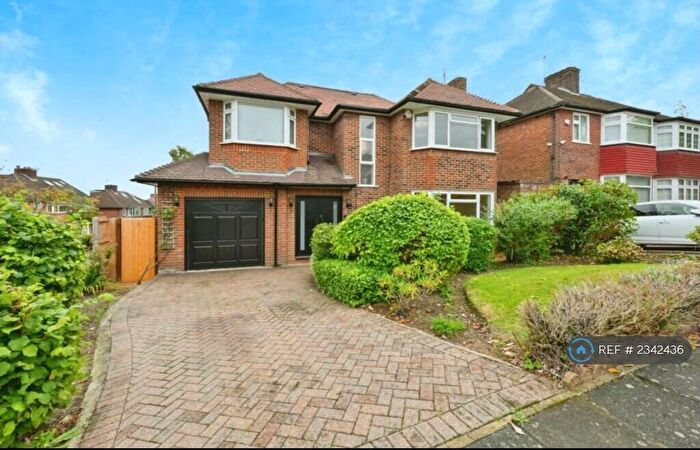 4 Bedroom Detached House To Rent In Brayton Gardens, Oakwood, EN2