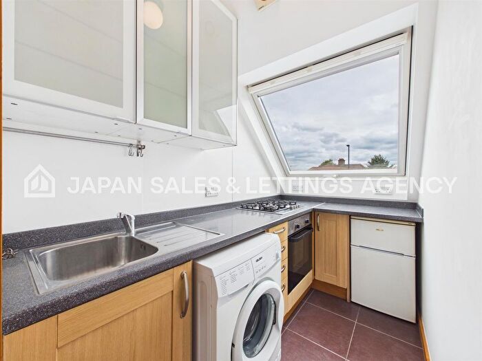 2 Bedroom Flat To Rent In Popes Lane, Ealing, W5